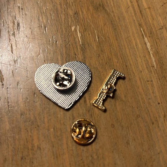 2 LGBTQ+ Pride Be Kind & Heart Pins - Picture 8 of 9